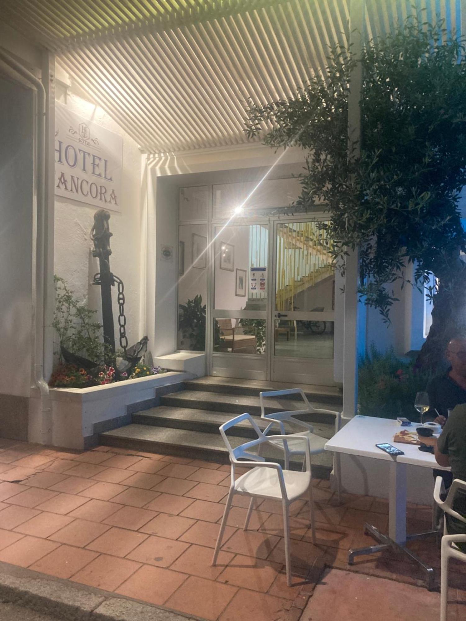 Hotel L'Ancora Ла Калета Екстериор снимка